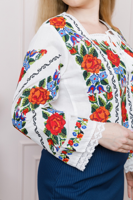 Bluza alba cu motiv floral rosu Valentina 01 - maneca lunga [2]