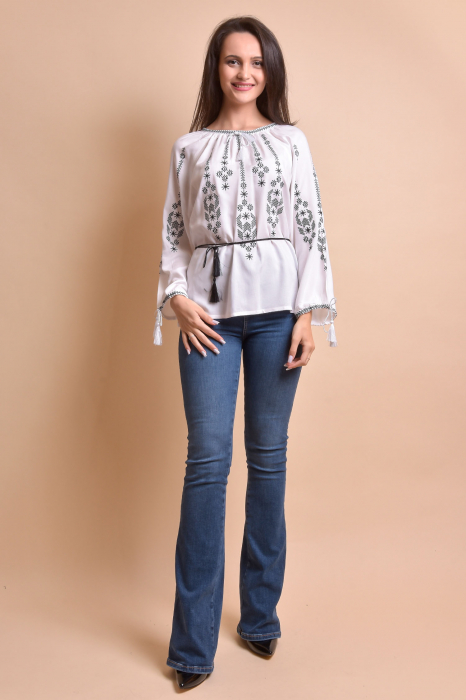 Bluza alba cu motiv geometric negru Iosefina 01 [4]