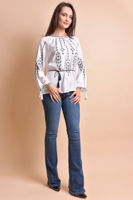 Bluza alba cu motiv geometric negru Iosefina 01 [7]