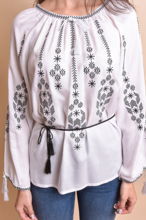 Bluza alba cu motiv geometric negru Iosefina 01 [2]