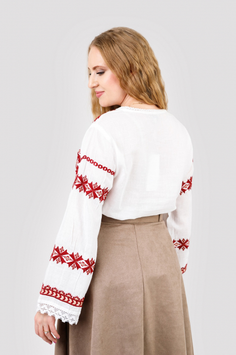 Bluza alba cu motiv geometric rosu Despina [3]