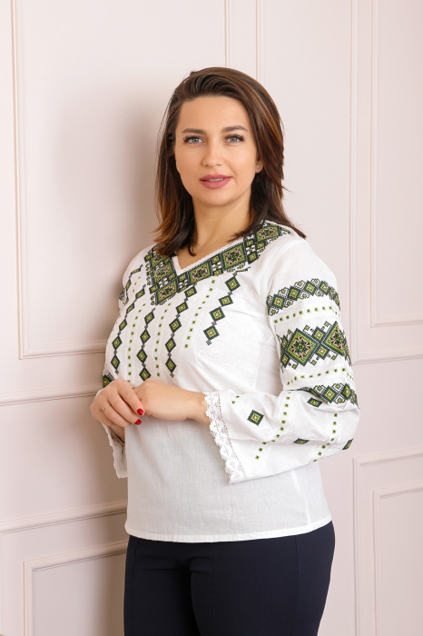 Bluza alba cu motiv geometric verde Doina [3]