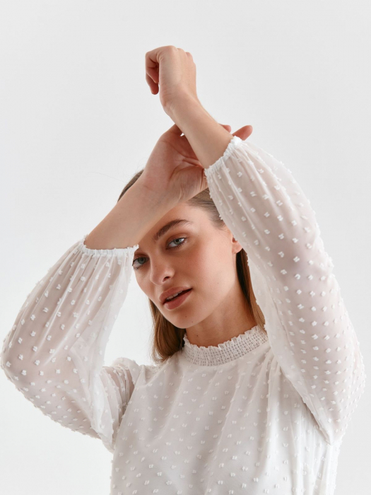 Bluza alba cu picatele si maneci bufante [3]