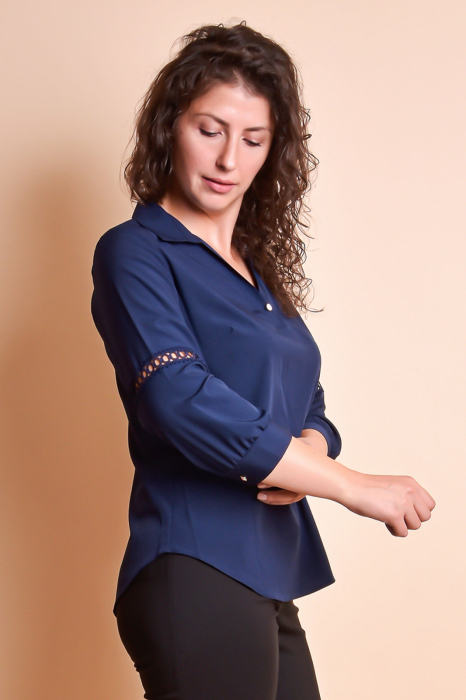 Bluza albastra cu dantela pe maneca [2]