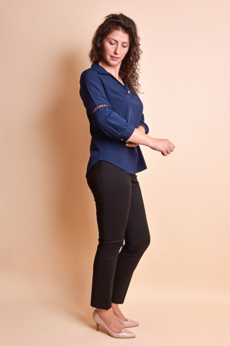 Bluza albastra cu dantela pe maneca [7]