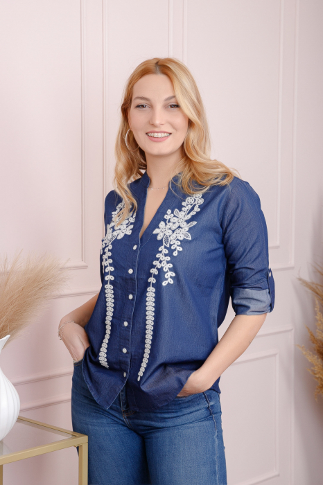 Bluza albastra cu motiv floral alb Violeta [3]