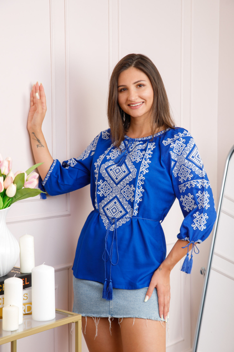 Bluza albastra cu motiv geometric alb Angela [3]