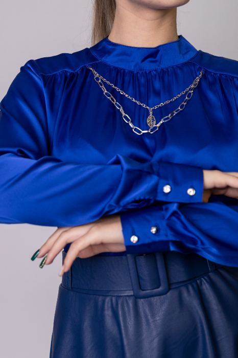 Bluza albastra eleganta cu lantisor decorativ [2]