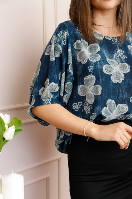 Bluza bleumarin cu imprimeu floral alb Harper plus size [2]
