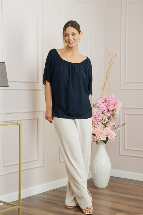 Bluza bleumarin din voal cu maiou plisat [4]