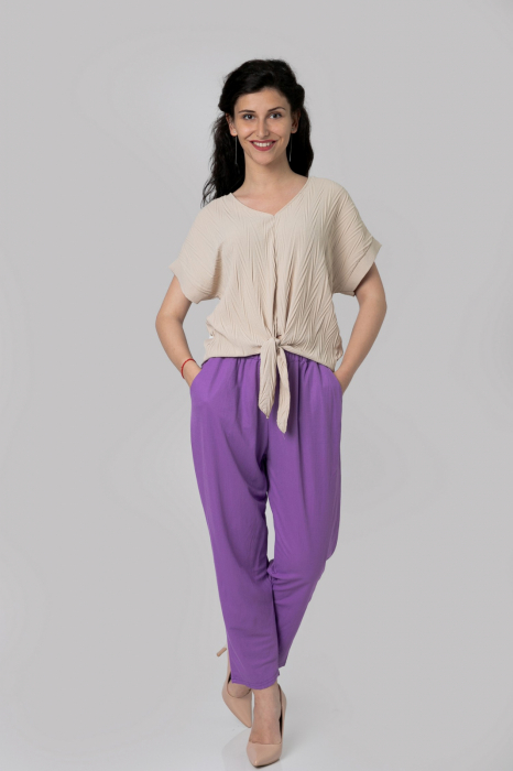 Bluza crem casual cu aspect texturat si nod in talie [4]