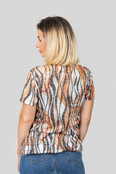 Bluza crem cu imprimeuri multicolore [3]