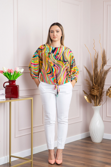 Bluza cu imprimeu curcubeu galben si colier decorativ [4]