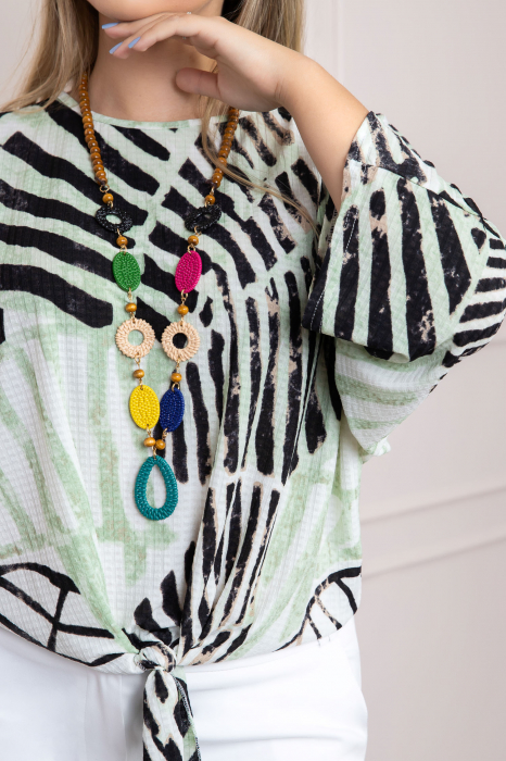 Bluza cu imprimeu safari print verde si colier decorativ [2]