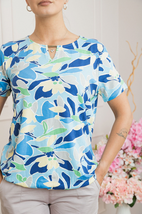 Bluza cu imprimeuri florale albastre si detaliu metalic [2]