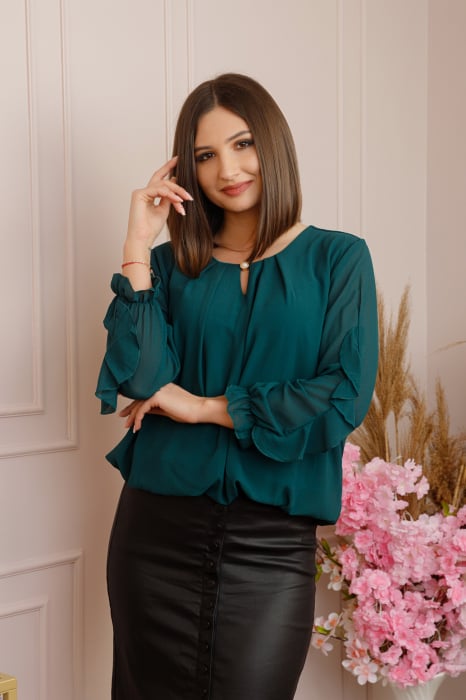 Bluza eleganta Julienne cu volanase si nasture stilizat - Verde