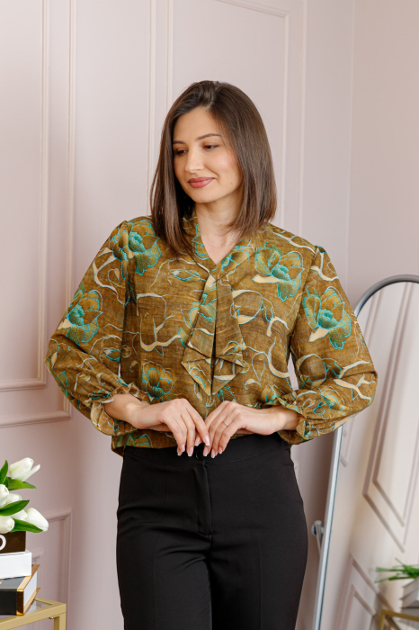 Bluza eleganta Sophie cu aplicatie tip cravata si imprimeu camel [3]