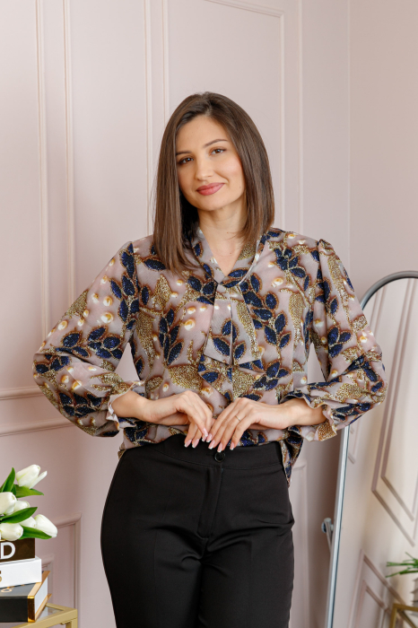 Bluza eleganta Sophie cu aplicatie tip cravata si imprimeu roz pudrat si bleumarin [3]