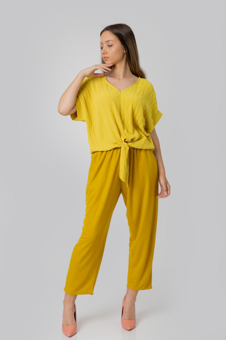 Bluza galbena casual cu aspect texturat si nod in talie [4]