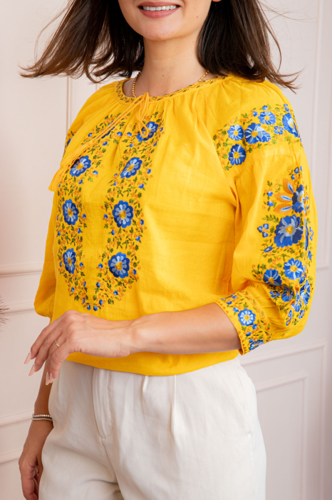 Bluza galbena cu motiv floral albastru Brandusa [2]