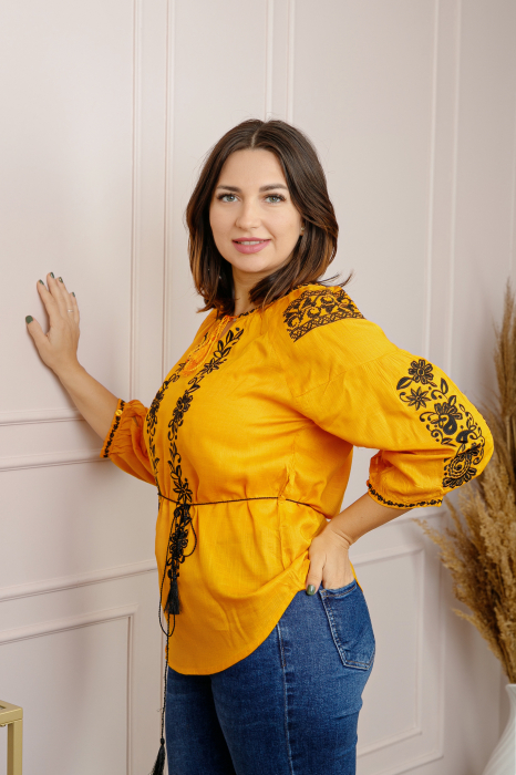 Bluza galbena cu motiv floral negru Narcisa [3]