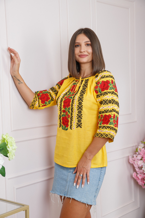 Bluza galbena cu motiv floral rosu Anita [4]
