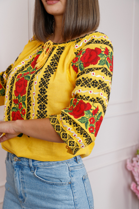 Bluza galbena cu motiv floral rosu Anita [2]