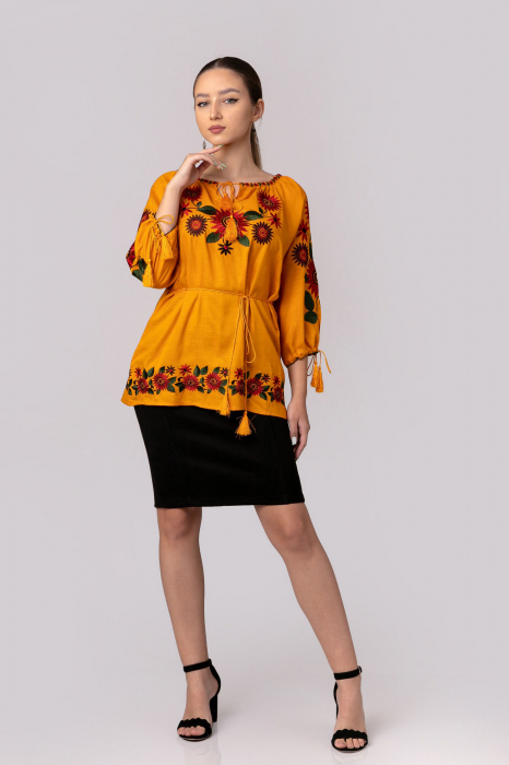 Bluza galbena cu motiv floral rosu Catrinel 02 [4]