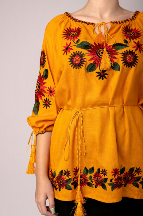 Bluza galbena cu motiv floral rosu Catrinel 02 [2]
