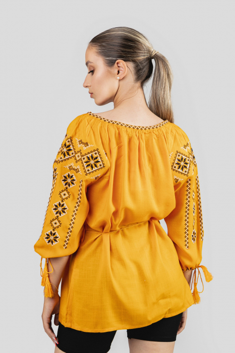 Bluza galbena cu motiv geometric multicolor Edith [3]
