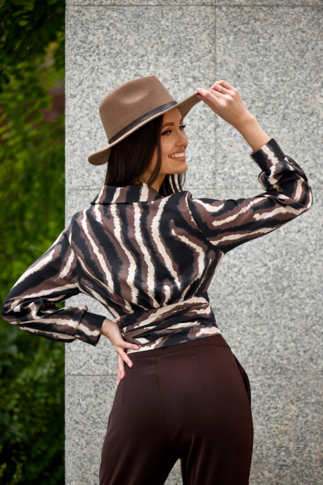 Bluza maro petrecuta cu animal print [2]
