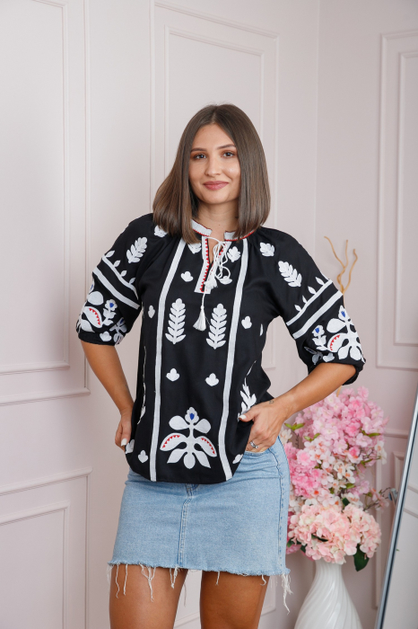Bluza neagra cu motiv floral alb Estera 02 [3]