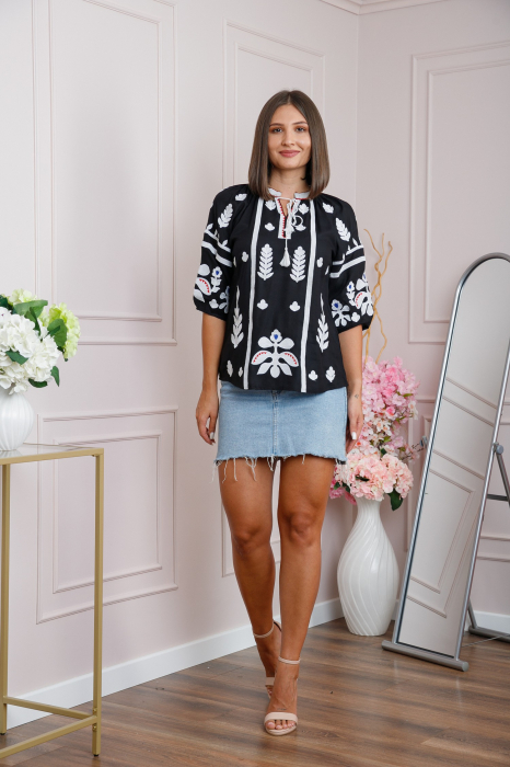 Bluza neagra cu motiv floral alb Estera 02 [4]