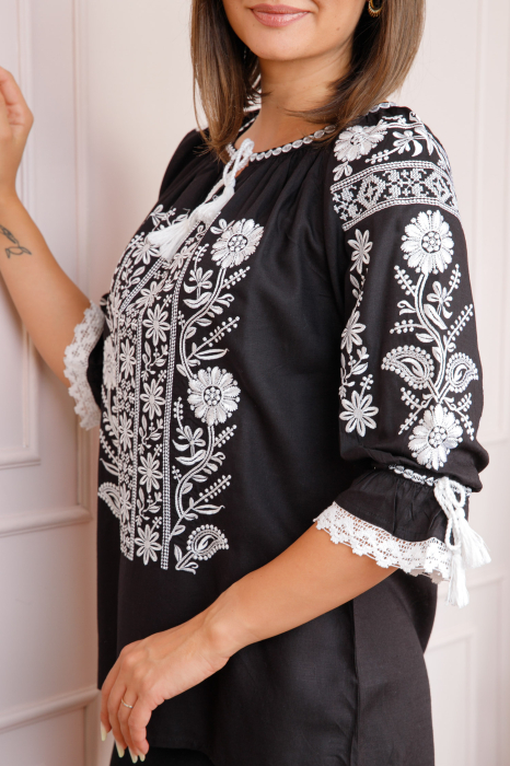 Bluza neagra cu motiv floral alb Luciana 02 [2]