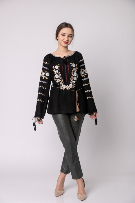 Bluza neagra cu motiv floral alb Nina 01 [4]