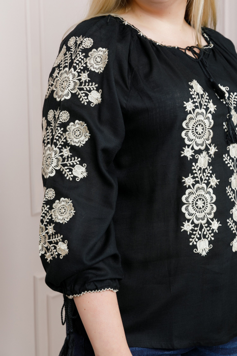 Bluza neagra cu motiv floral auriu Andrada 02 [2]