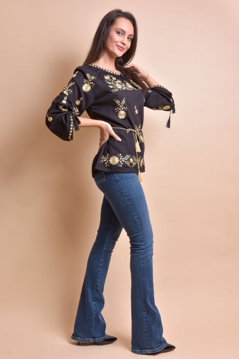 Bluza neagra cu motiv floral auriu Tania 03 [6]
