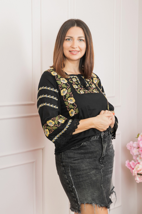 Bluza neagra cu motiv floral galben Ofelia [3]