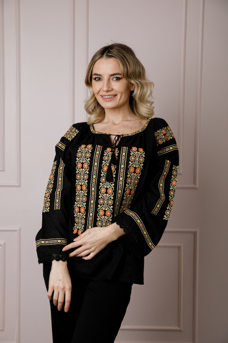 Bluza neagra cu motiv floral multicolor Ariadna [4]