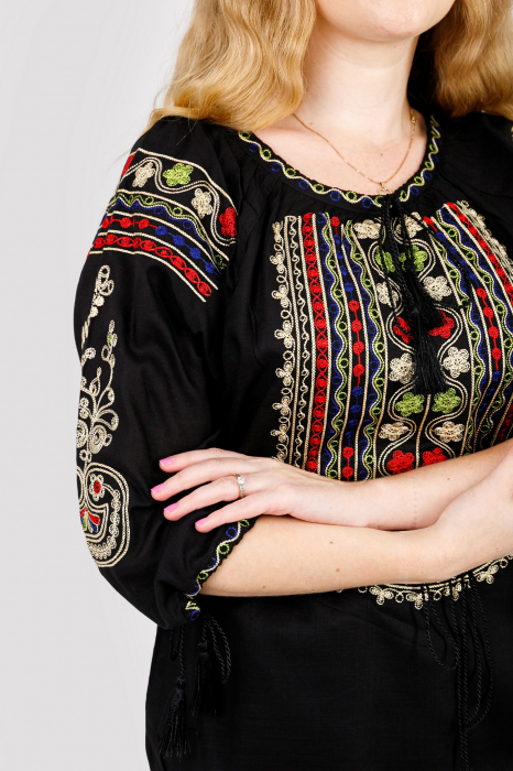 Bluza neagra cu motiv floral multicolor Irene 02 [2]