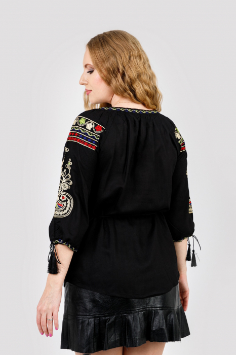 Bluza neagra cu motiv floral multicolor Irene 02 [3]