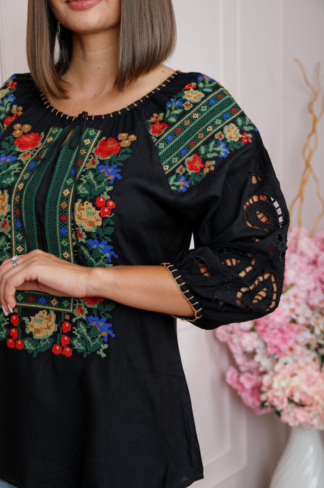 Bluza neagra cu motiv floral multicolor Simona 05 [2]