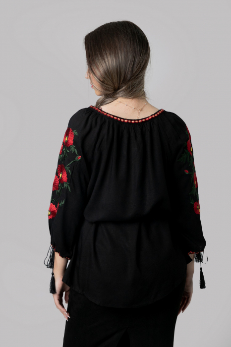 Bluza neagra cu motiv floral rosu Taisia 01 [3]