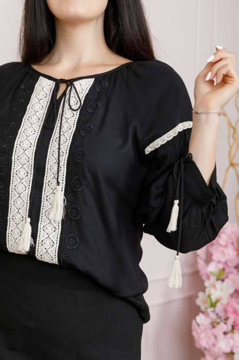 Bluza neagra cu motiv geometric alb Dominica [2]