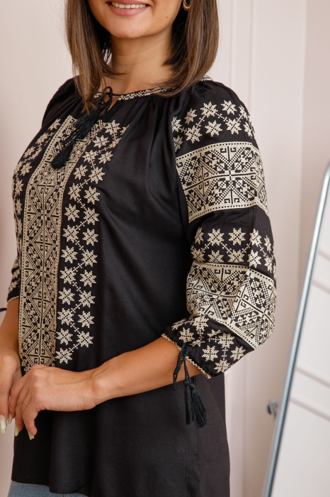 Bluza neagra cu motiv geometric auriu Cezara [2]