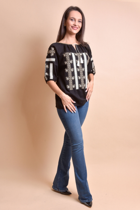 Bluza neagra cu motiv geometric auriu Veronica [6]