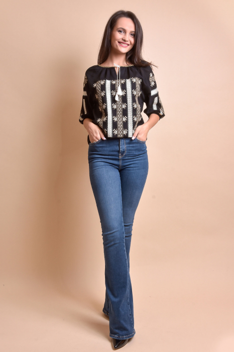 Bluza neagra cu motiv geometric auriu Veronica [3]