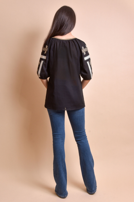 Bluza neagra cu motiv geometric auriu Veronica [8]