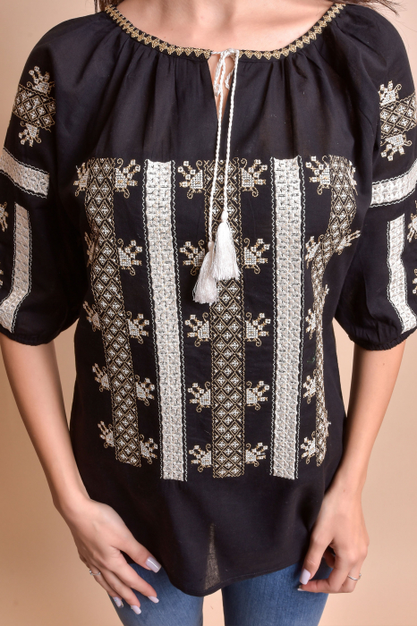 Bluza neagra cu motiv geometric auriu Veronica [2]
