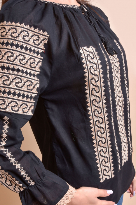Bluza neagra cu motiv geometric crem Anca 02 [5]